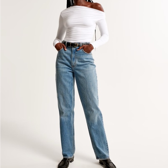 ❌SOLD❌ Abercrombie & Fitch | 90s Straight Ultra High Rise (Short) - Picture 1 of 5